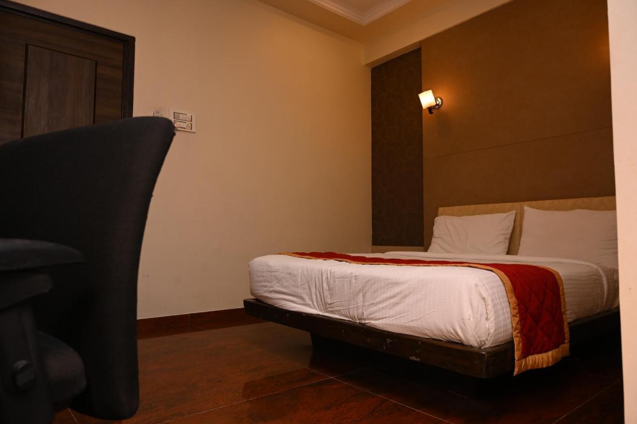 Hotel Center Point Solapur Dış mekan fotoğraf