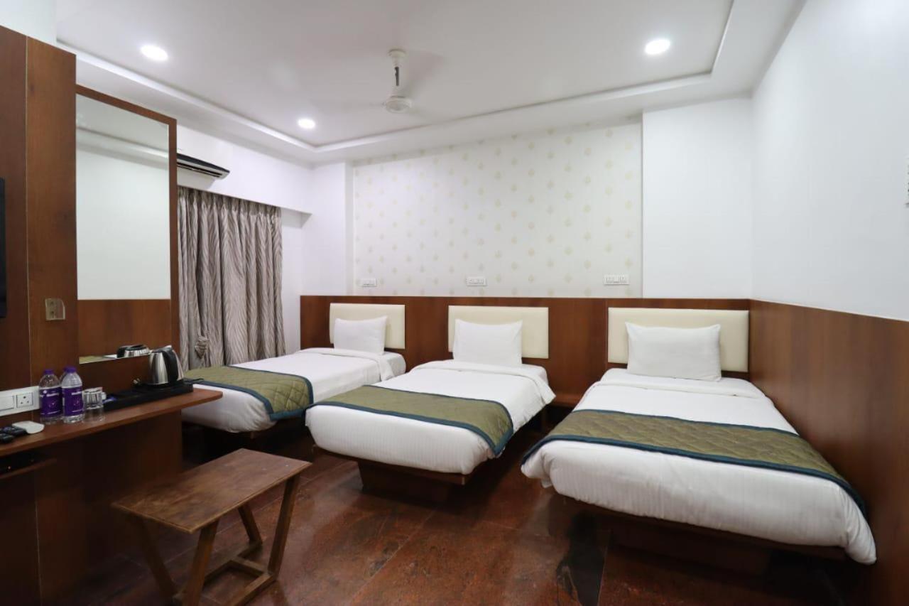 Hotel Center Point Solapur Dış mekan fotoğraf
